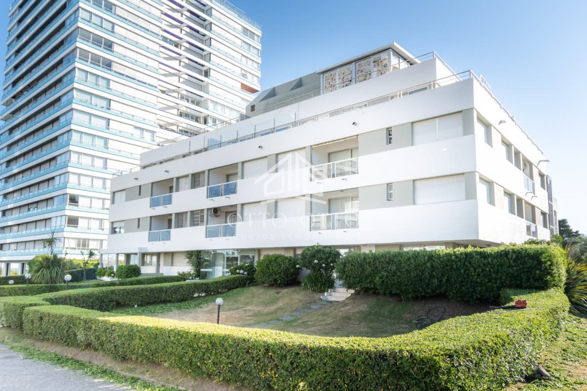 Apartamento en venta Playa Mansa 2 dormitorios
