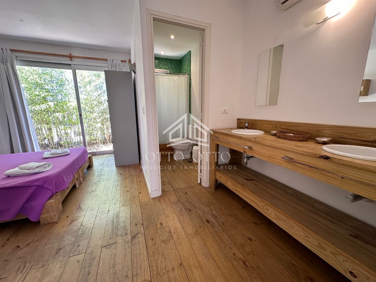 Hostel de 6 habitaciones en suite a la venta, La Barra.